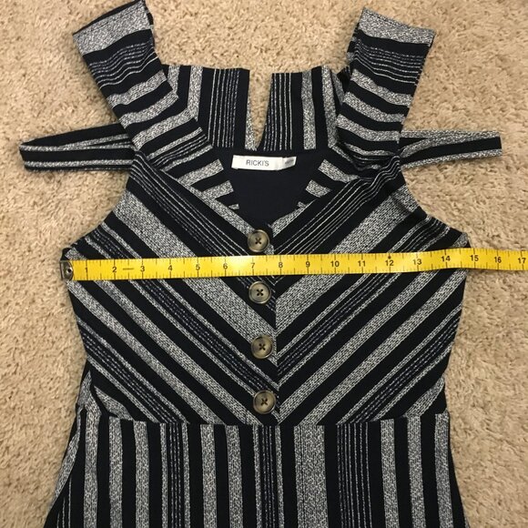 Dual Shoulder Strap Barcode Striped Button Down Tank - Picture 13 of 16